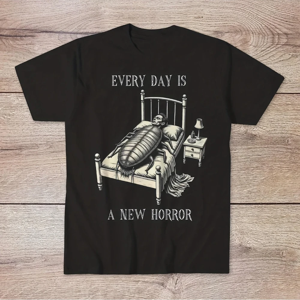 Von Kafka's Metamorphose inspiriertes T-Shirt für Herren. Jeder Tag ist ein neuer Horror. Literarisches Print-T-Shirt. Herren-T-Shirts für den Sommer – Detail 7