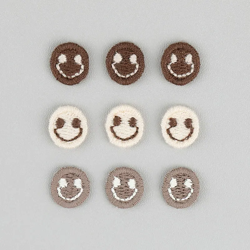 30 Stück Mini-runde Smile-Stickerei-Patches, Haarspangen, Schuhblumen, Hutdekorationen, Kleidungszubehör für personalisierten Stil – Detail 3