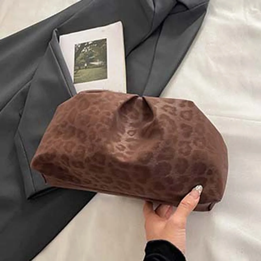 

Versatile Matt Side Clutch Bag Magnetic Button Large Capacity Pleated Rivet Handbag Leopard Print Polyester