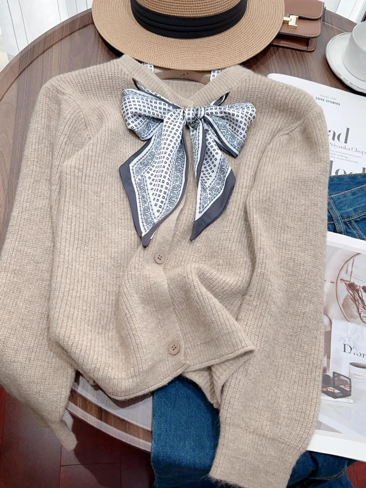 

Hollow Out Scarf Knitted Sweater Women's Autumn/Winter 2024 New French Retro Long Sleeved Top Single Breasted Versatile Jacket