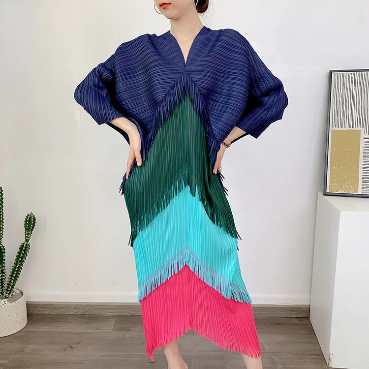 Pleated Fringe Dress Autumn V-neck Collision Color Bat Sleeve Fishtail Loose Slim Temperament Fashion Skirt 2024 Summer New