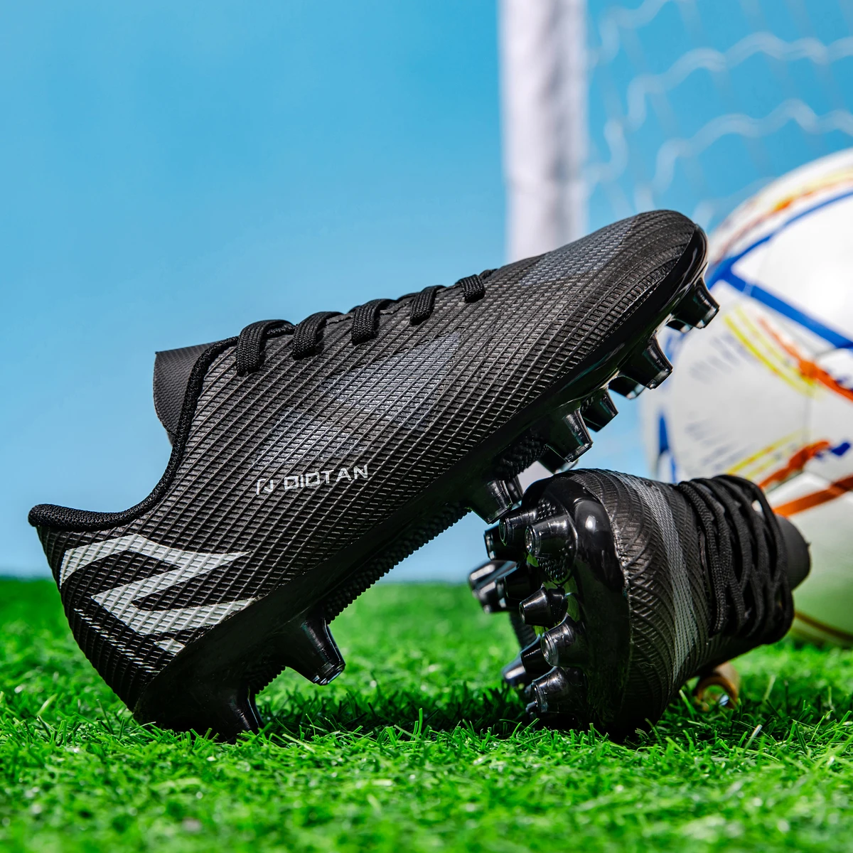 

Breathable football shoes for adult men, FG/AG long nail anti slip and non slip outdoor indoor sports shoes