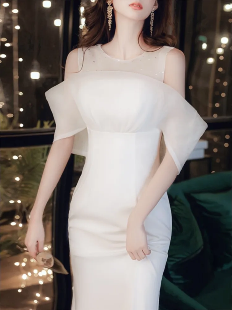 

A new white light luxury and niche adult gift fishtail dress