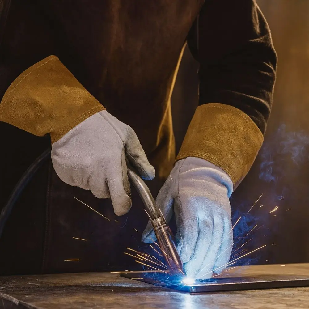 

1 Pair Wear-Resistant Welding Gloves Heat Resistant Thorn Proof Leather Gloves Heavy Duty Cut Resistant Gauntlet Gloves