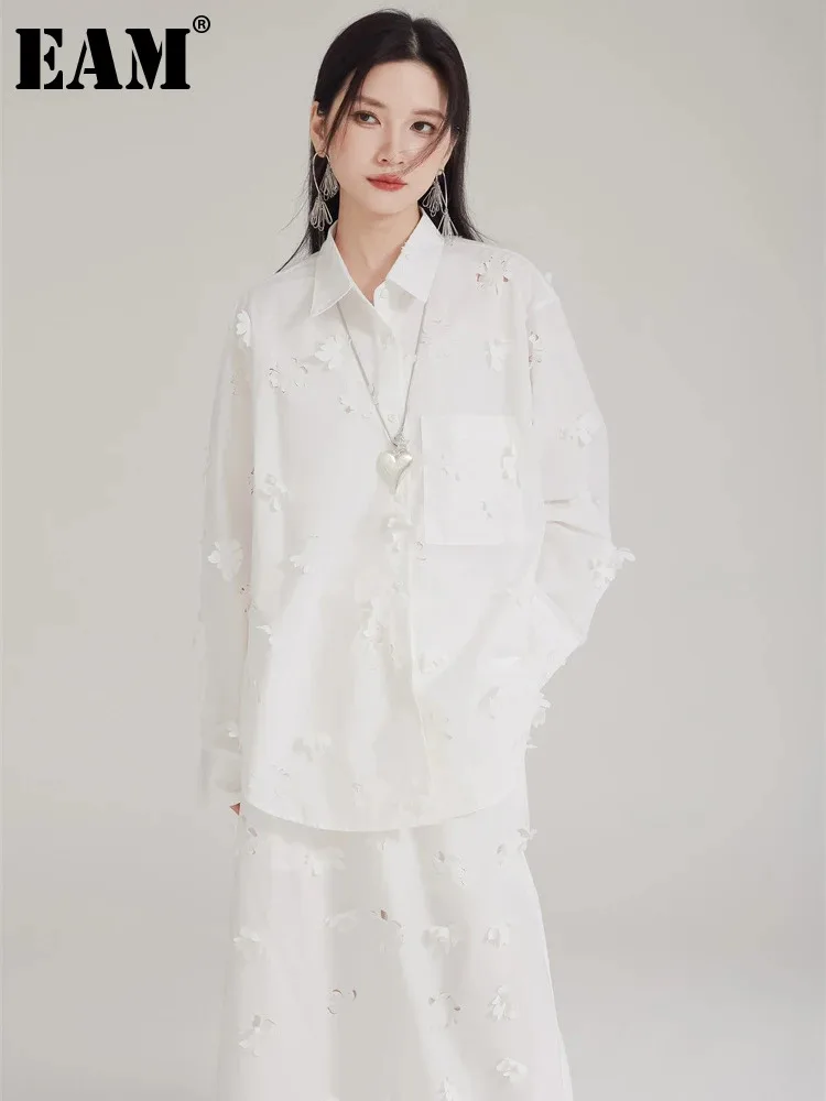 [EAM] Women White Flower Hollow Out Elegant Big Size Blouse New Lapel Long Sleeve Shirt Fashion Tide Spring Autumn 2024 1DH8034