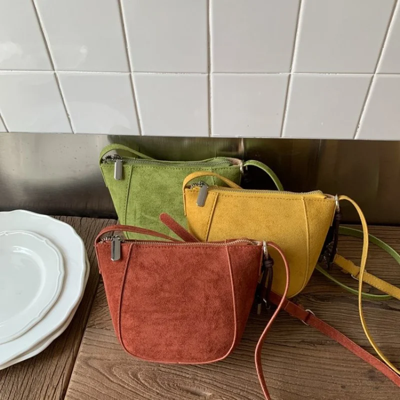 

Waterproof Polyester Crossbody Bag Women Expandable Compartment Striped Pattern Adjustable Strap Durable Global Outdoor Bag​