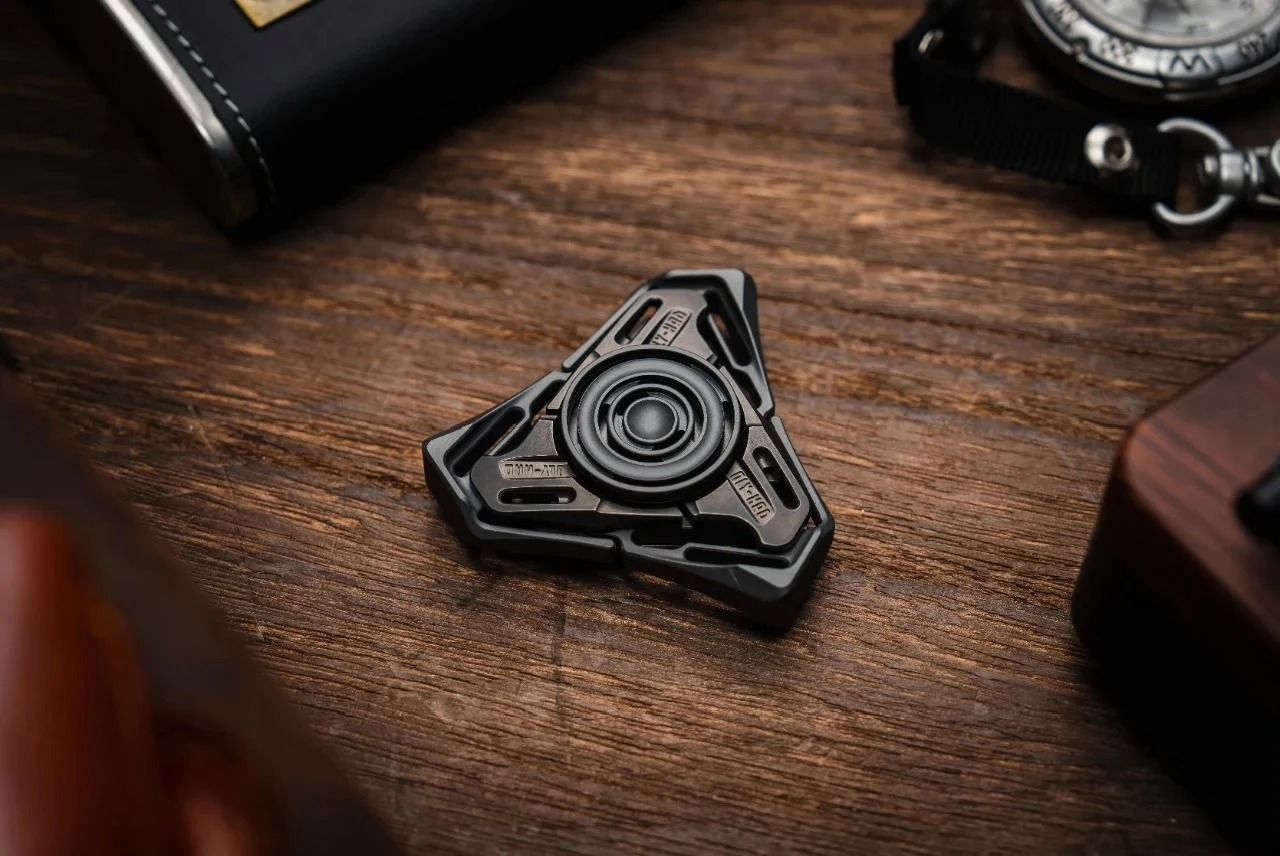 Used EDC Zeus Plan, Hades Edc Fingertip Gyro, Open Nail Gyro Edc Metal Decompression Toy