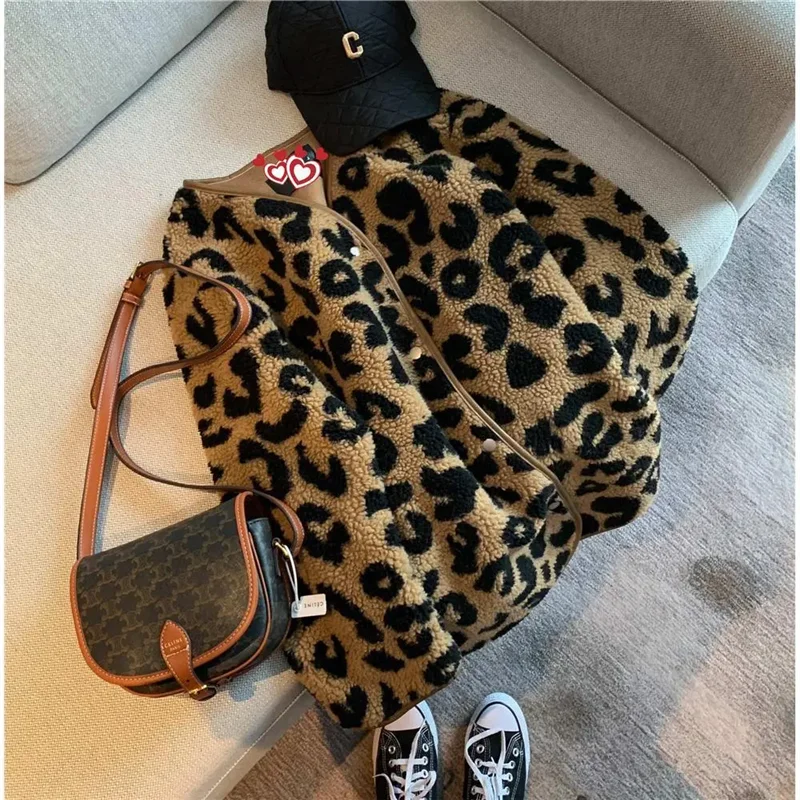 Autunno Inverno Breve Giubbotti Lmitation Cappotto di Pelliccia Delle Donne 2024 di Nuovo Modo Allentato Giacca Casual Stampa Leopardo Bottone Della