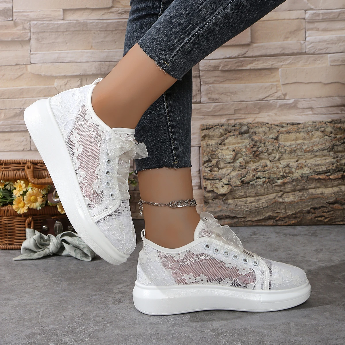 Frauen Turnschuhe Neue Mode Sommer Casual Weiß Faulenzer Ausschnitte Spitze Leinwand Hohl Atmungsaktive Plattform Turnschuhe Zapatos De Mujer