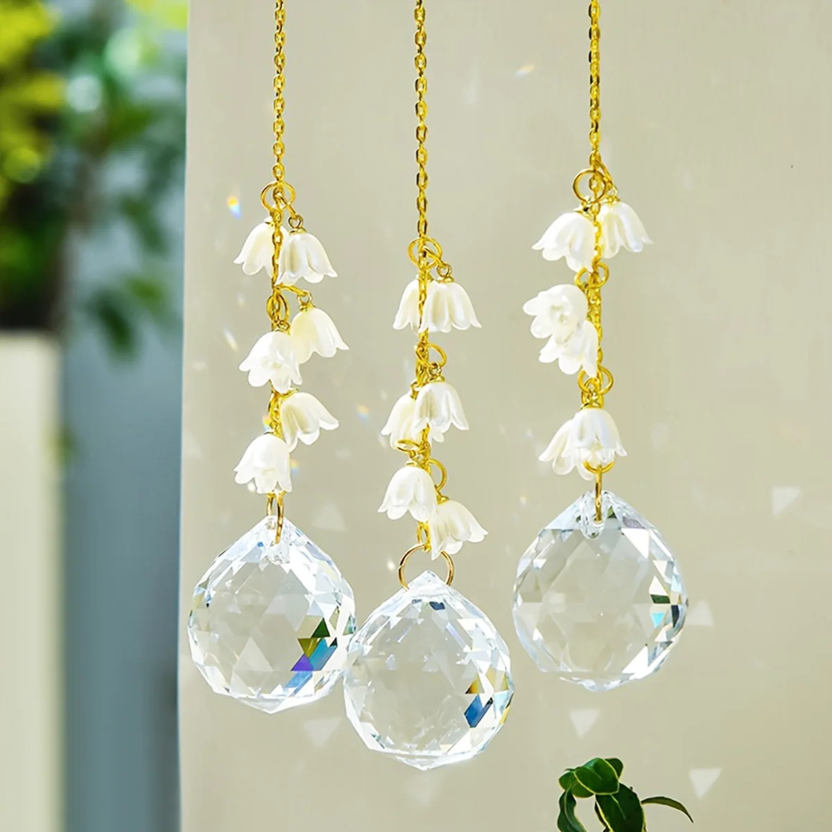 1Pc Crystal Hanging Ornament, Crystal Prism, Sun Catcher, with Lily of the Valley Flowers, Home Decoration, Balcony Decoration, Garden Arrangement, Window Hanging Decoration, Suitable for Thanksgiving, Mother's Day, Christmas and Other Holidays