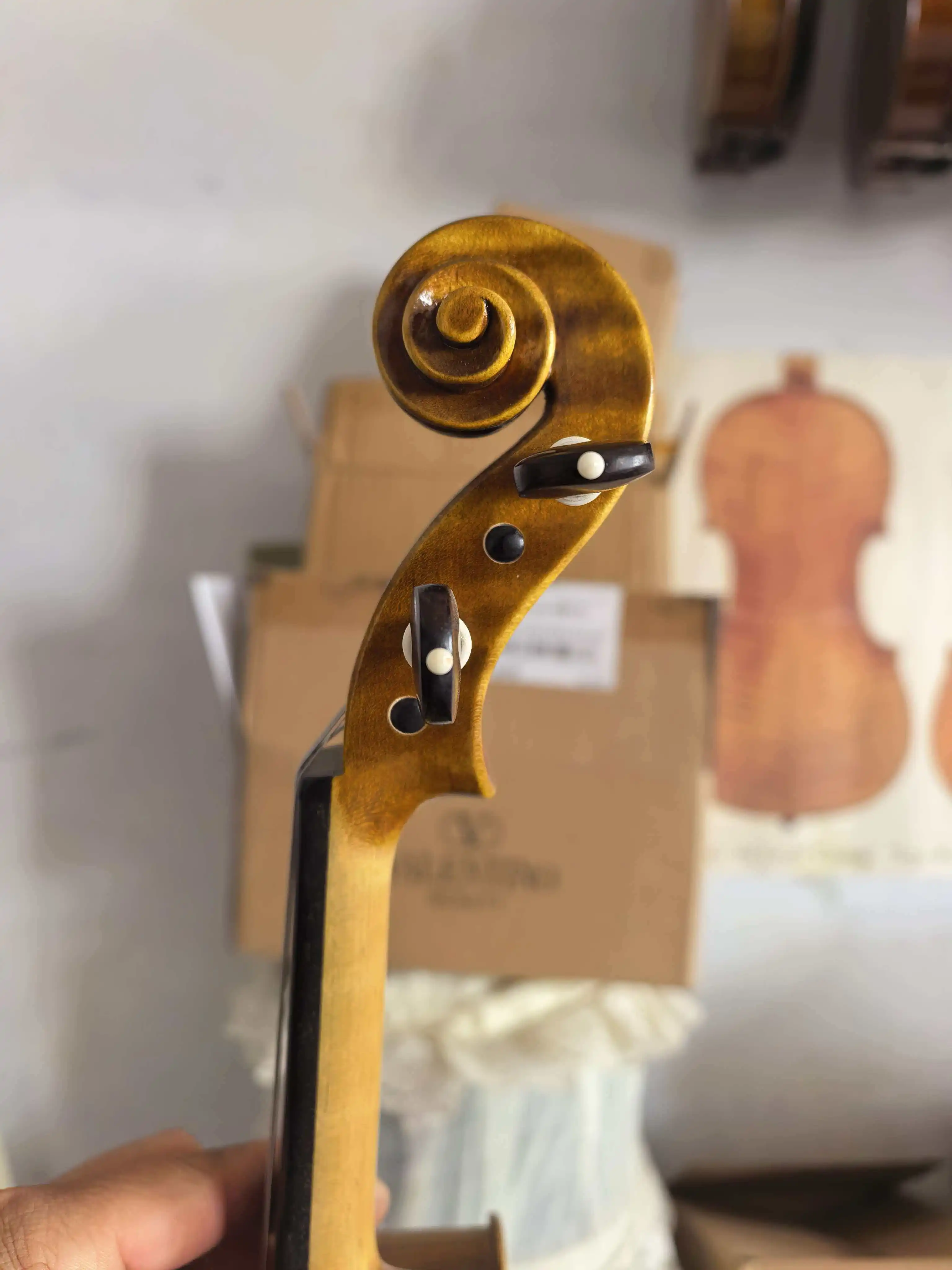 4/4 high-end handmade Italian violin with ebony flat knobs and vintage lacquer, featuring strings,Musical Instruments
