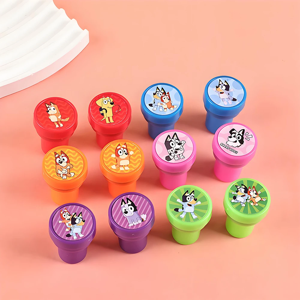12 szt./zestaw Niebieskie Bingo Pieczęcie Zabawki Muffin Szczęśliwe Skarpetki Figurka Anime Nadruk Pokrywa Klapka Stempel Kreskówkowy Prezent Dla Dzieci