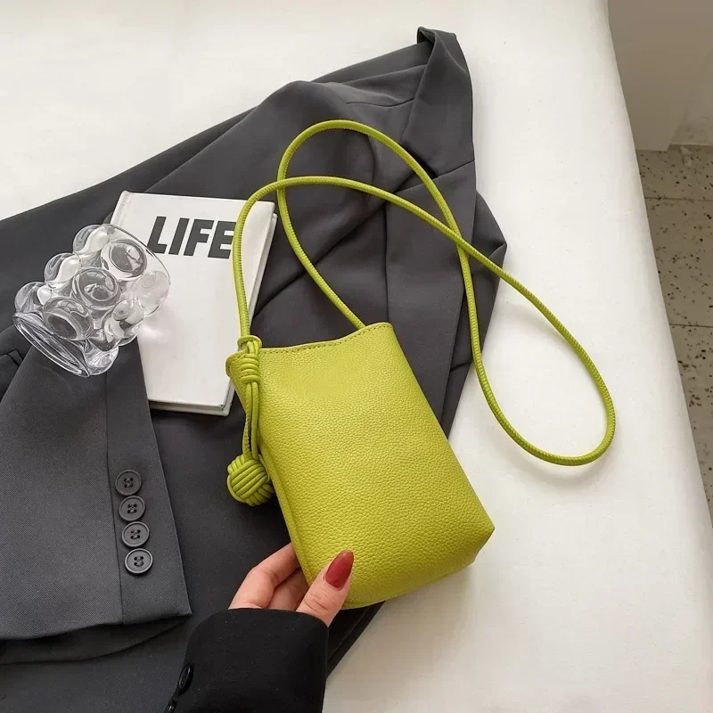 Bolso cruzado pequeño de cuero para mujer, bolso de diseñador para teléfono móvil, bolso de hombro ligero a la moda, monedero de viaje para mujer