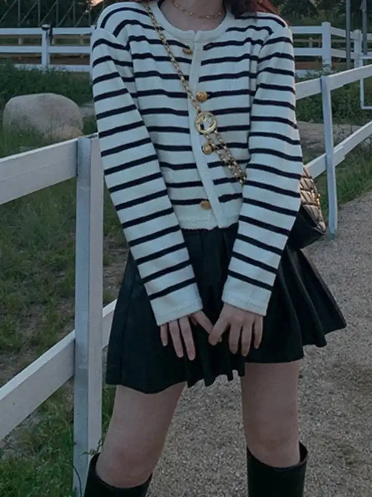 المرأة S شريط محبوك بالأزرار س الرقبة واحدة الصدر طويلة الأكمام المحاصيل الأعلى ربيع الخريف أزياء عارضة شيك سترة