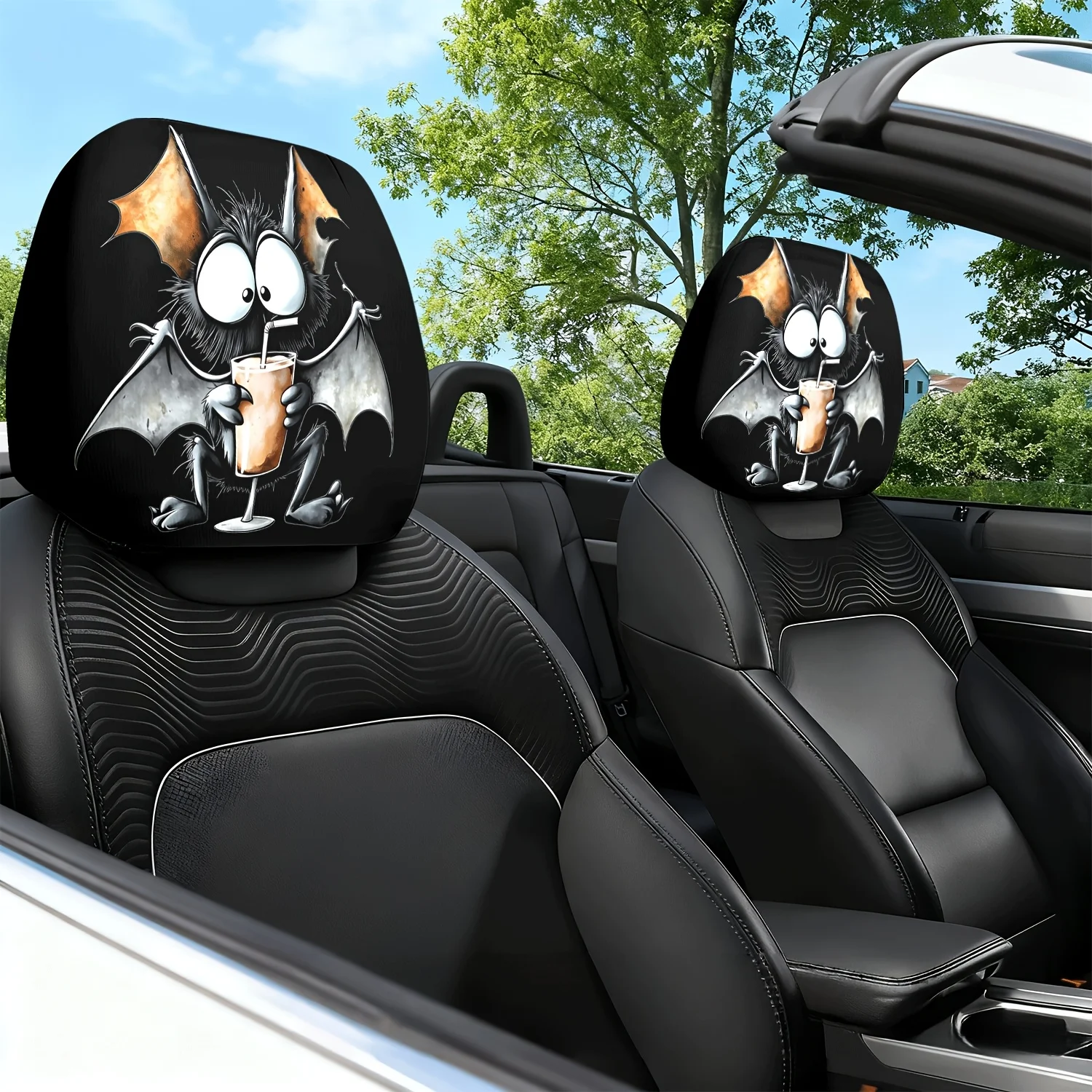 2 Stück Auto-Kopfstützenbezüge mit Fledermaus-Cartoon-Motiv und aufgedruckten Mustern, geeignet für Autositzkissen und Nackenkissen.