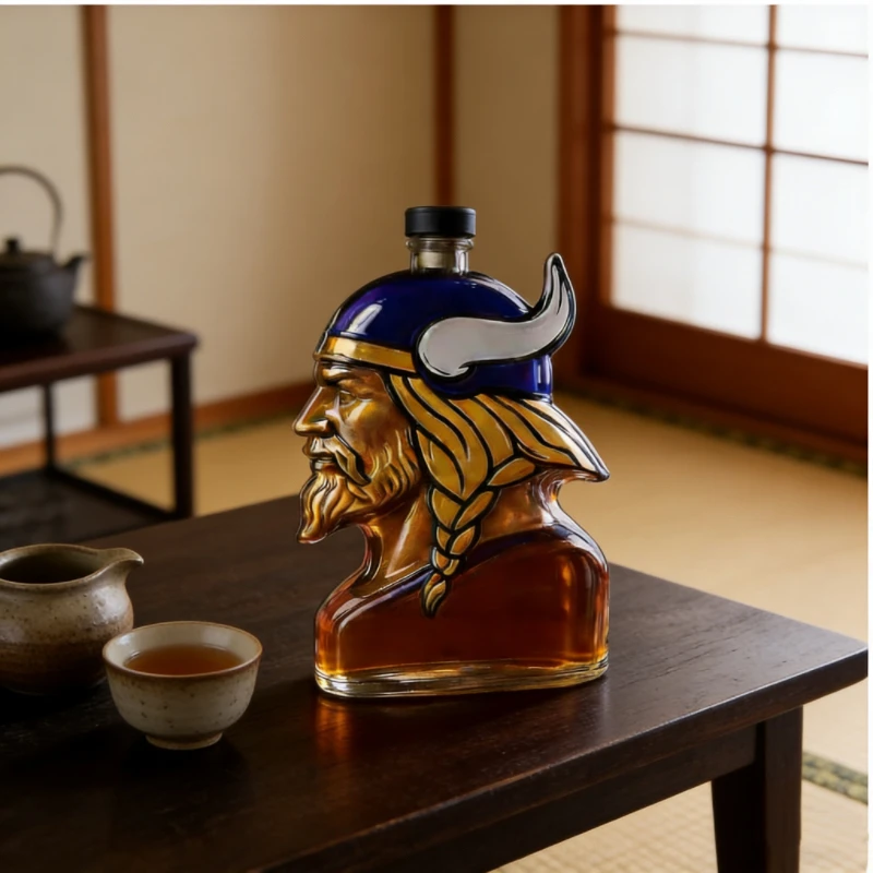 Nordic Viking modeling glass decanter,creative horn helmet character avatar bottle,household whiskey vodka foreign wine ornament