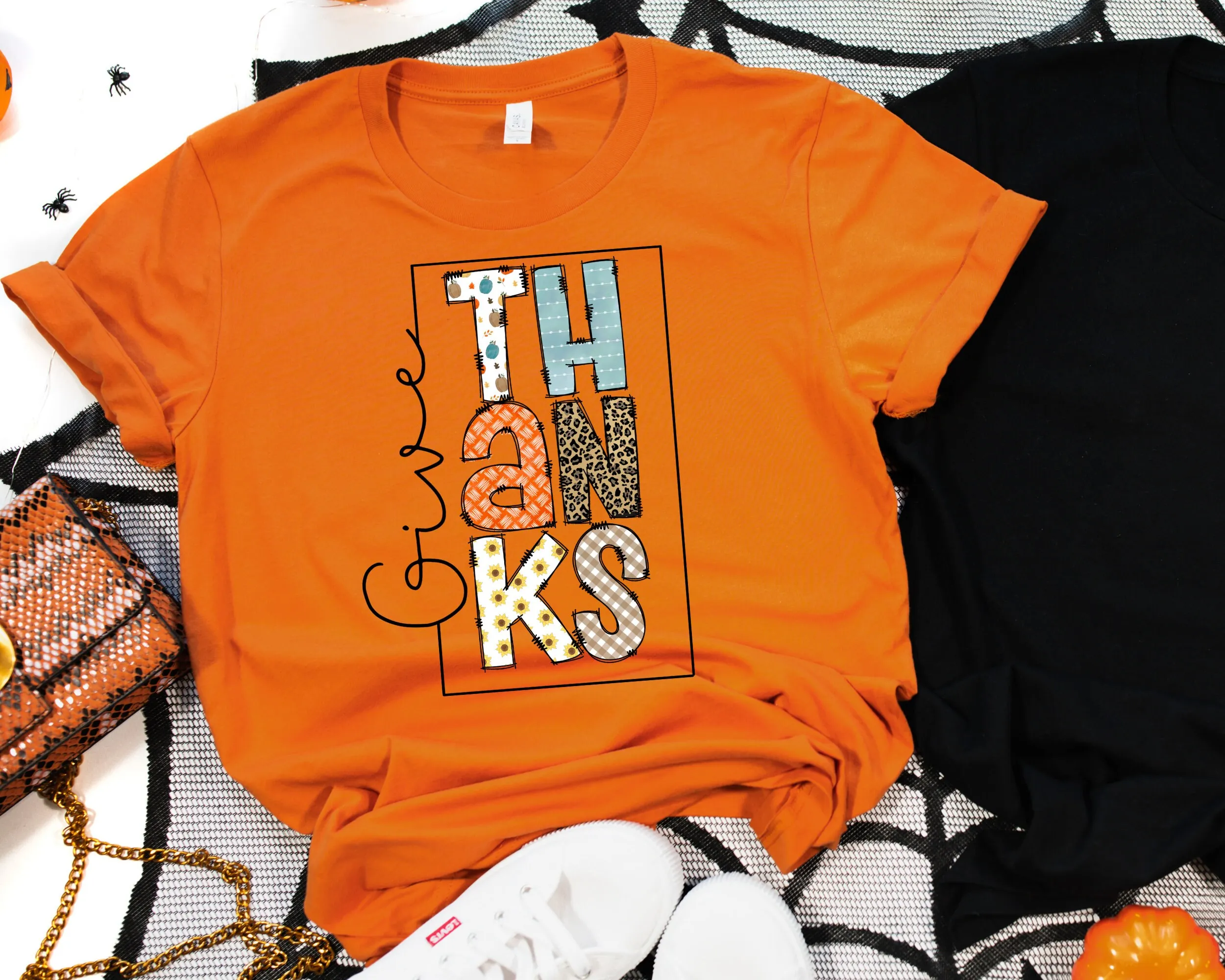 

Футболка In Everything Give Thank 1 Thess 5 18 Love Fall Y'All Hello Pumpkin Vibes Мир День Благодарения Семья