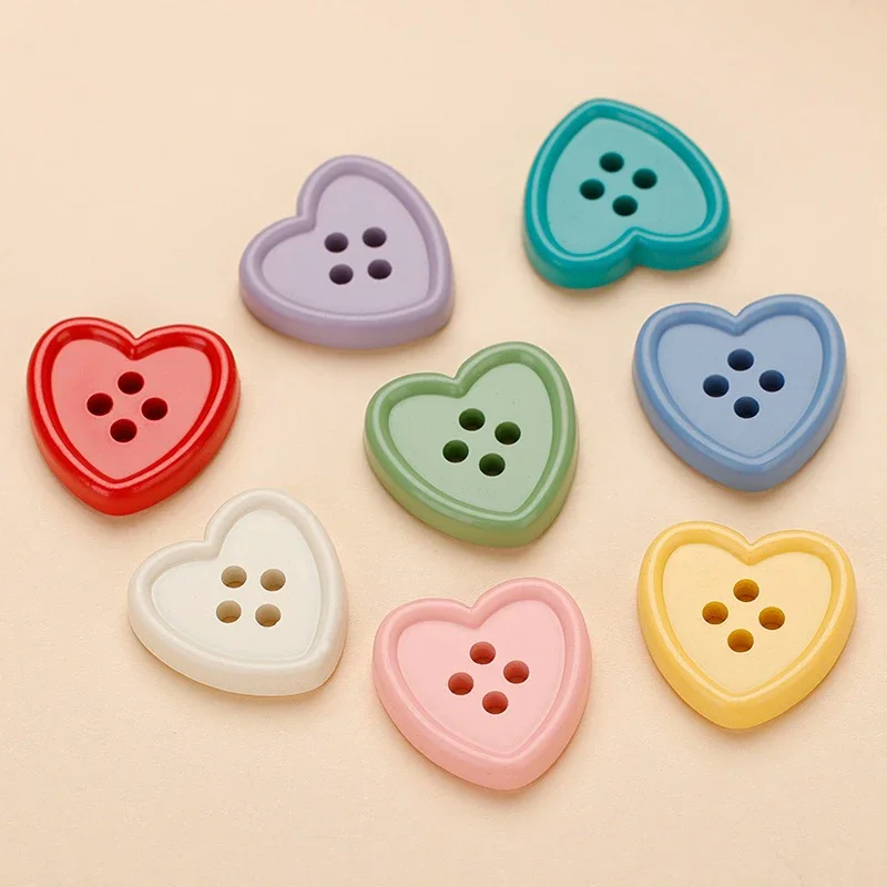 20 قطعة أزرار لطيفة على شكل قلب ملون أزرار بلاستيكية للملابس لوازم حرفية ذاتية الصنع 15 مللي متر ملحقات الخياطة المزخرفة للأطفال