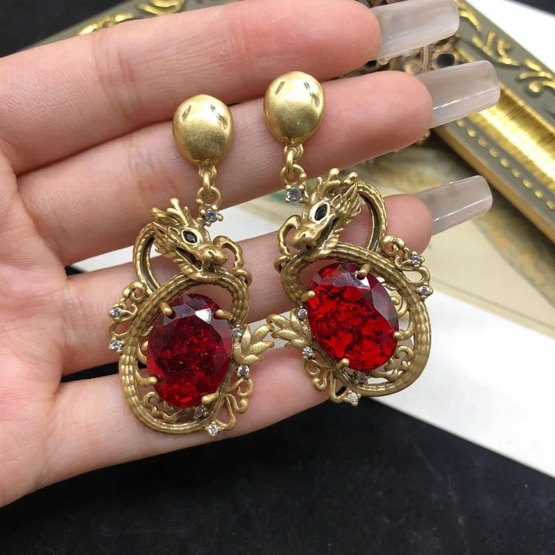 European and American Trend Brands with The Same Retro Elegant Gold Red Rhinestone Three-dimensional Hollow Dragon Earrings.