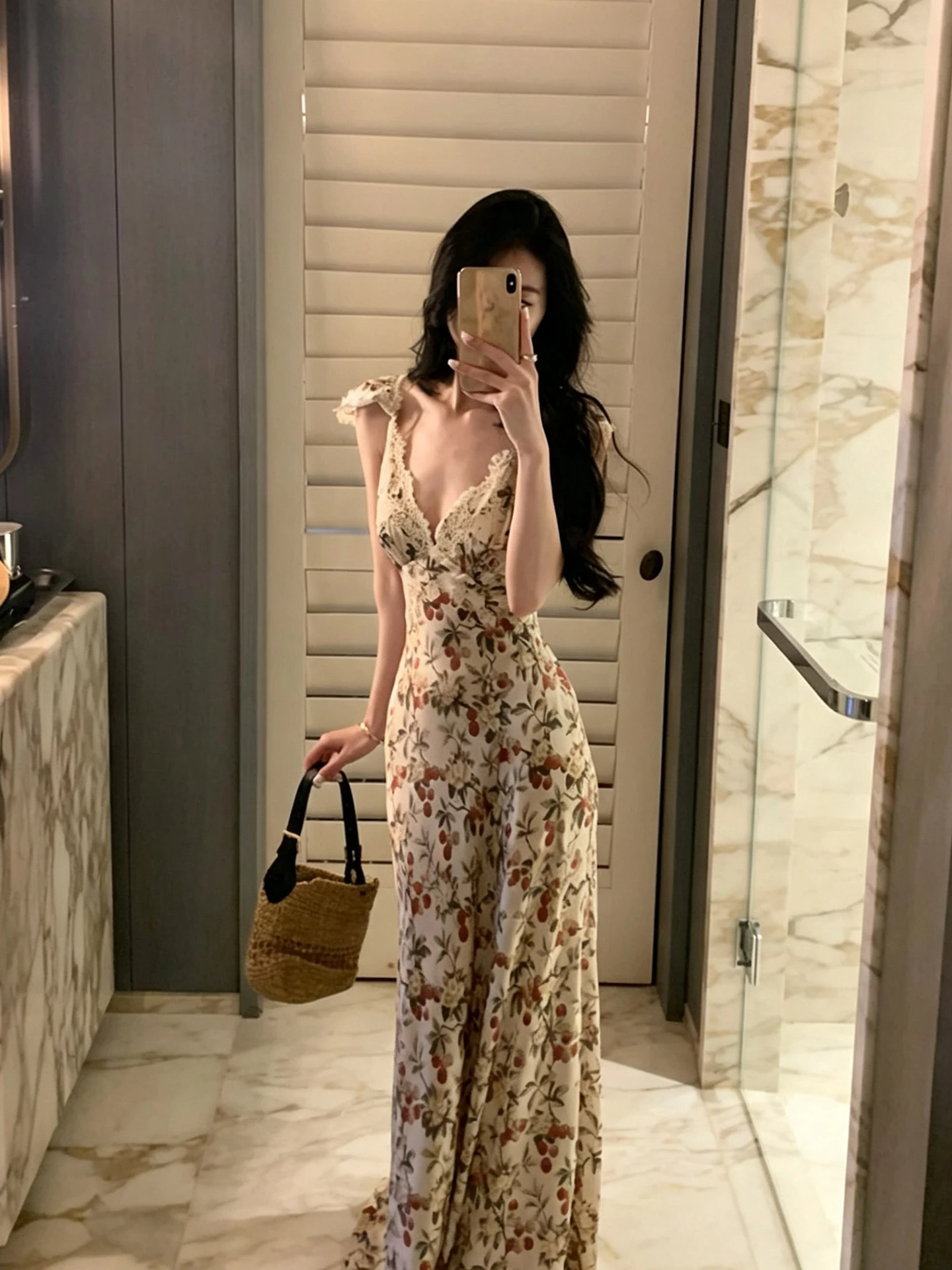 XZY Pure Desire Lace Trim V-Neck Dress Women Summer 26 Retro Holiday Style Small Flying Sleeve Strap Dress A-Line Skirt