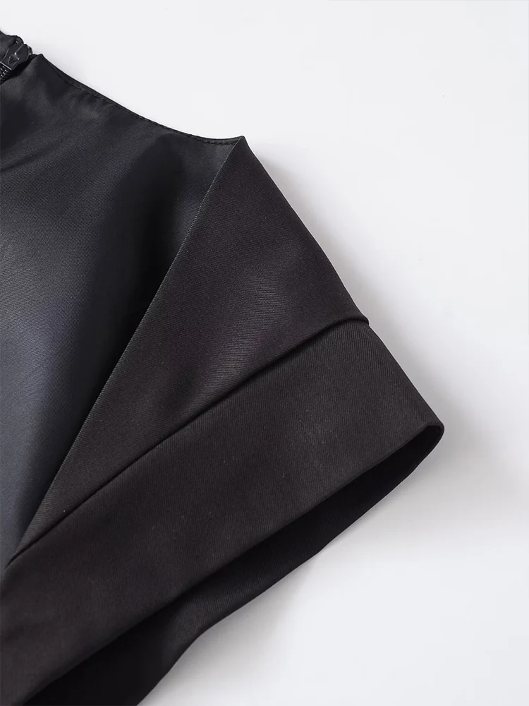 จั๊มสูทแฟชั่นผู้หญิงสไตล์ยุโรปแบบใหม่ ดีไซน์หลากหลาย พร้อมตกแต่งด้วยกระดุมเครื่องประดับสุดหรู