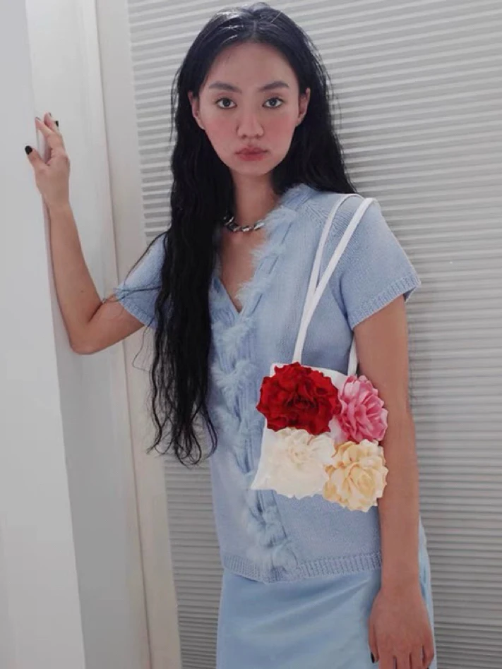 

2025 Новая сумка Sle Satin Rose с цветочным принтом на одно плечо, сумка для мобильного телефона, 3D Emed Design, милая крутая сумка для ежедневного использования