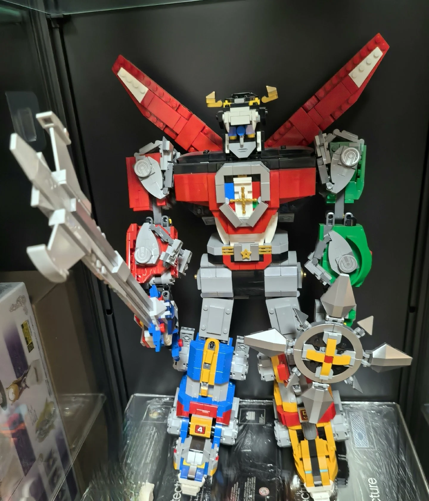 

With Original Box Christmas gifts 2334Pcs Voltron Defender of The Universe Model Building Block Bricks Toys Compatible 21311