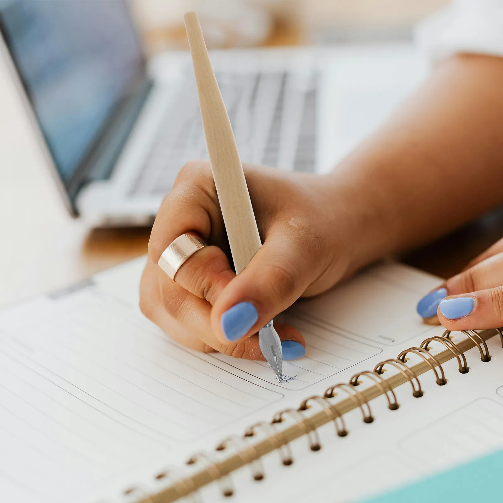 

1Set Drawing Pen Set with Wooden Handle and Replaceable Nibs for Sketching Writing Calligraphy Pen Heads Art Supplies Kit