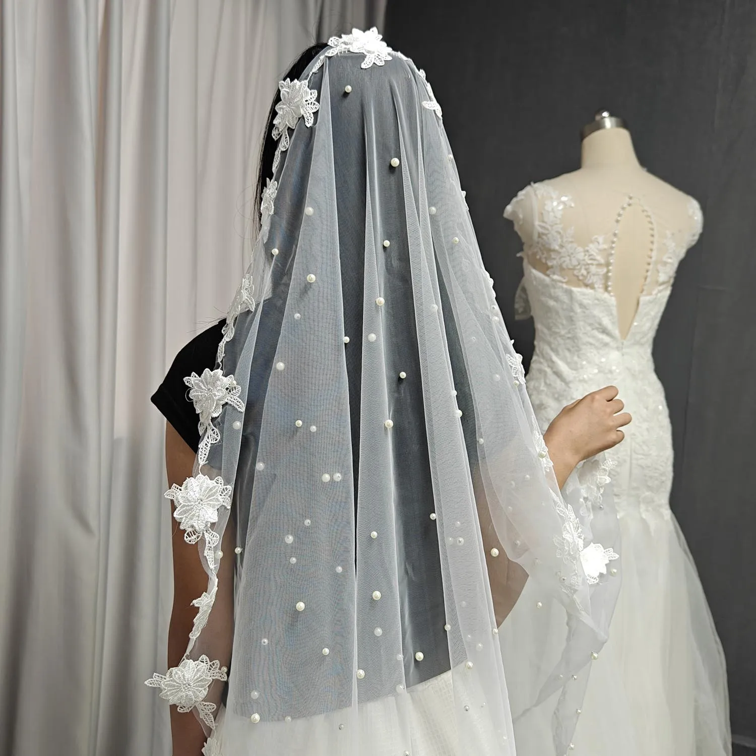 

Customized Short Pearls Wedding Veil with Hidden Comb 3D Flower Lace Mantilla Short Bridal Veil Comb under Lace