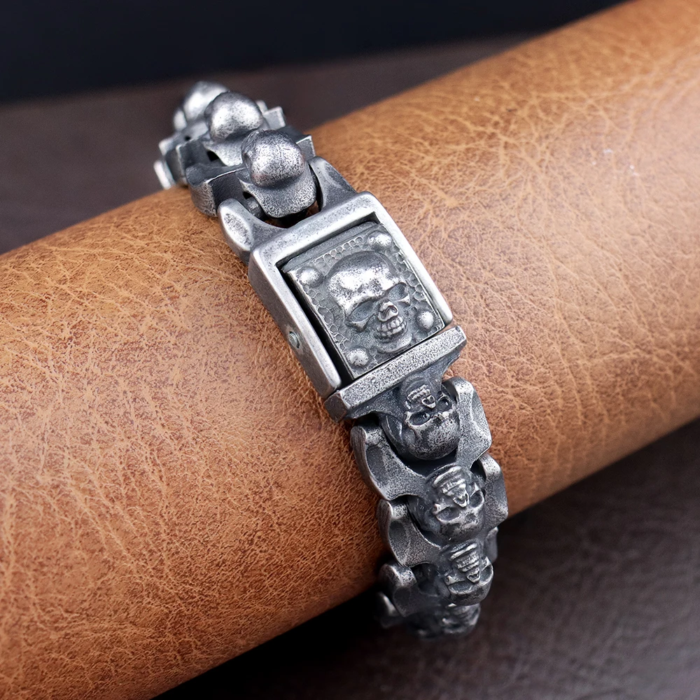 กำไลข้อมือผู้ชายสไตล์วินเทจลาย - Gothic Skull Ring บทวิจารณ์และราคา