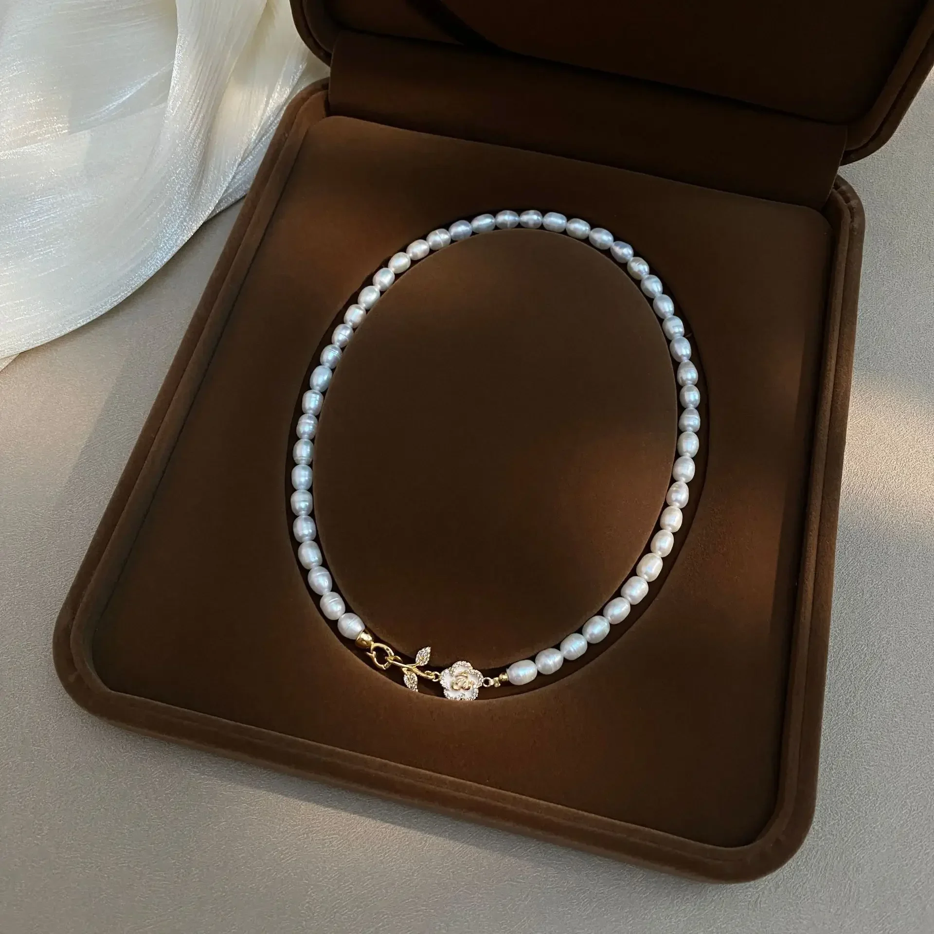 Dainashi Camellia Flower Charm Collarbone Necklaces for Women Girls 5-6mm Rice Shape Natural Freshwater Pearl Necklaces Jewelry