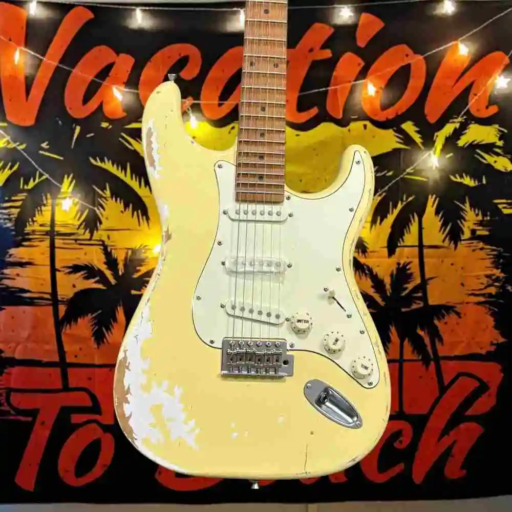 Best-selling Yellow Charcoal Roasted Maple Fingerboard SSS Pickup Single Shake Vibrato System Unisex guitar