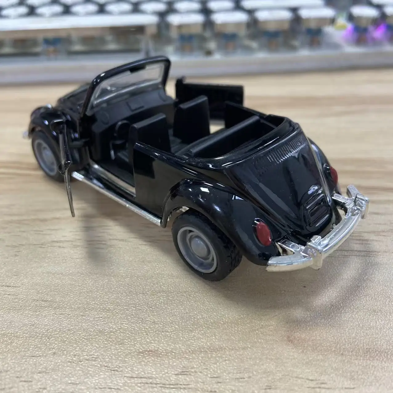 1 Stück, im Beutel verpacktes, klassisches, im Vintage-Stil gehaltenes, aus Zinklegierung gefertigtes Automodell, Retro-Roadster, mit Rückziehfunktion, aufklappbare Seitentüren. – Detail 29