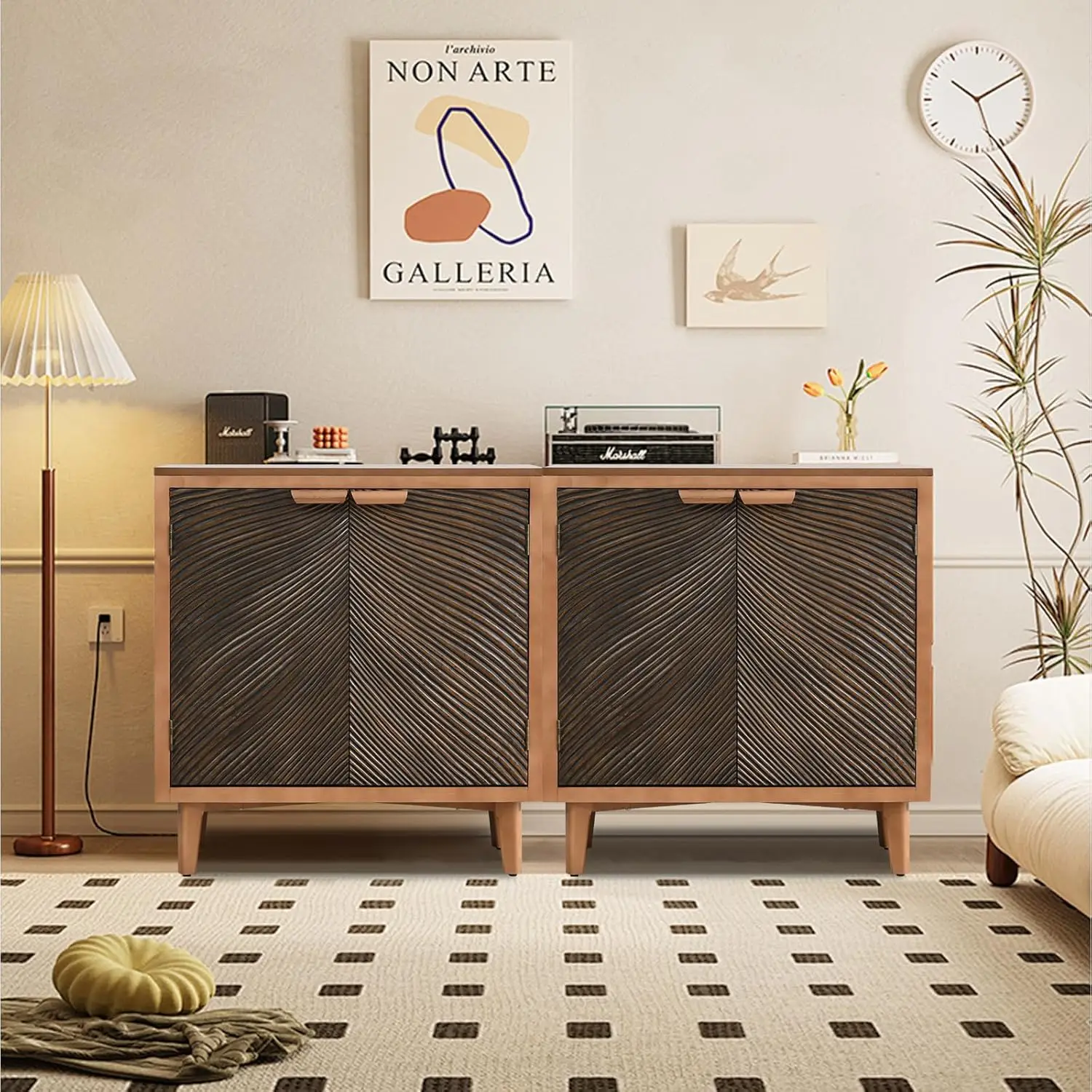 Sideboard-Buffetschrank mit strukturierten Türen, moderner Aufbewahrungsschrank mit diagonalem Wellenmuster, rustikaler brauner Credenza für den Flur