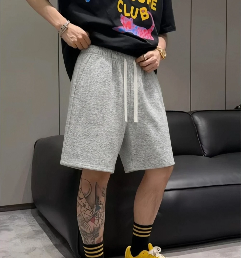 Shorts casuais masculinos, shorts atléticos de corte solto, shorts de perna reta com bolsos de grande capacidade em ambos os lados, adequados para esp