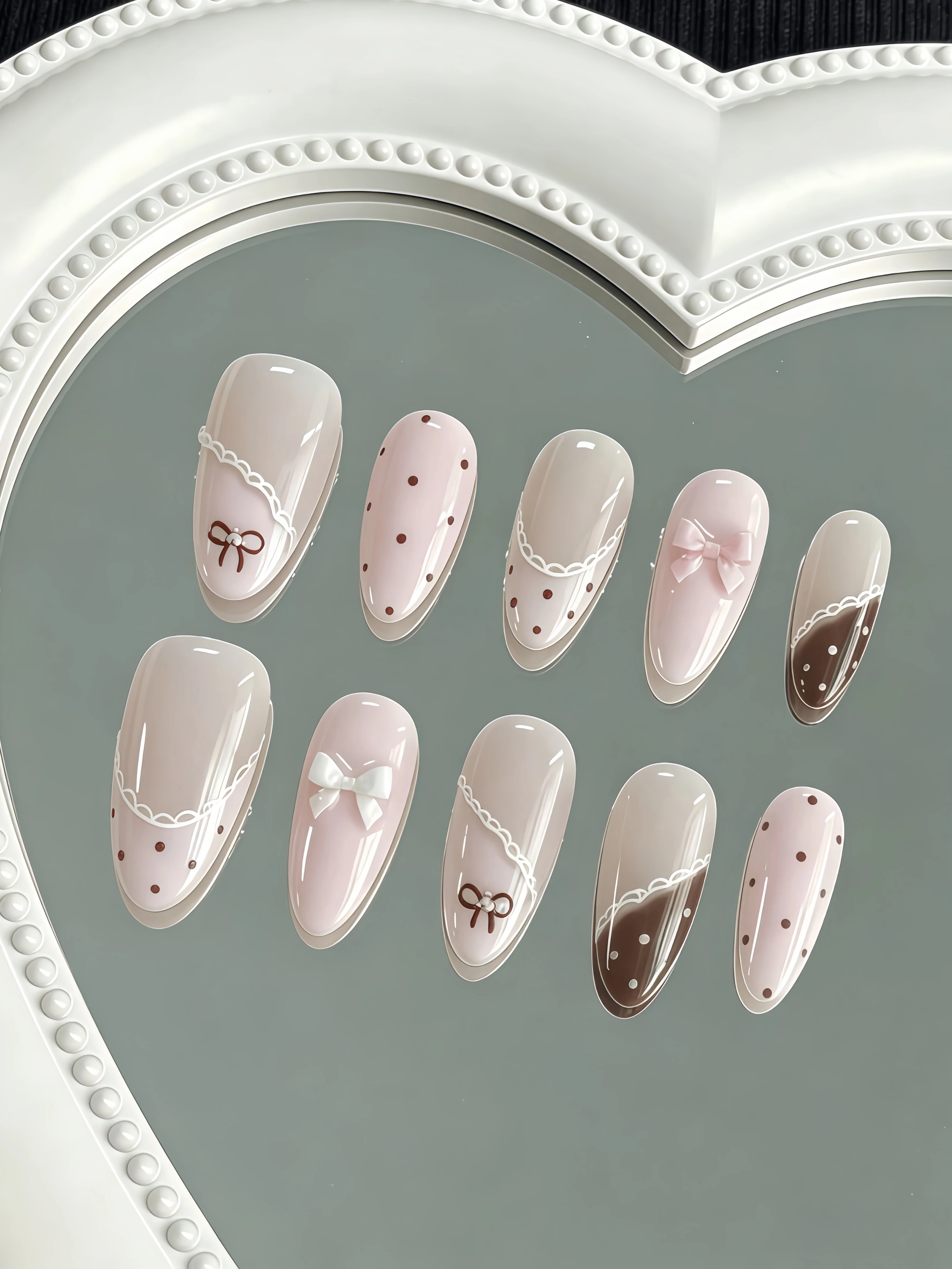 10-Piece Set of Medium-Length Almond-Shaped Nails, Nude Pink, Off-White, and Brown Three-Color Contrasting Press-On Nails, French-Style Gentle and Sweet Design for Parties, Suitable for All Seasons, Versatile for Daily Wear, Nail Stickers Suitable for Daily Commuting, Includes Jelly Glue and a Nail File