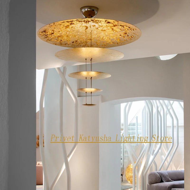 ouro avize modelleri luz pendente lustre de disco criativo hanglamp led para sala de estar decoracao do hotel frances 2024 01