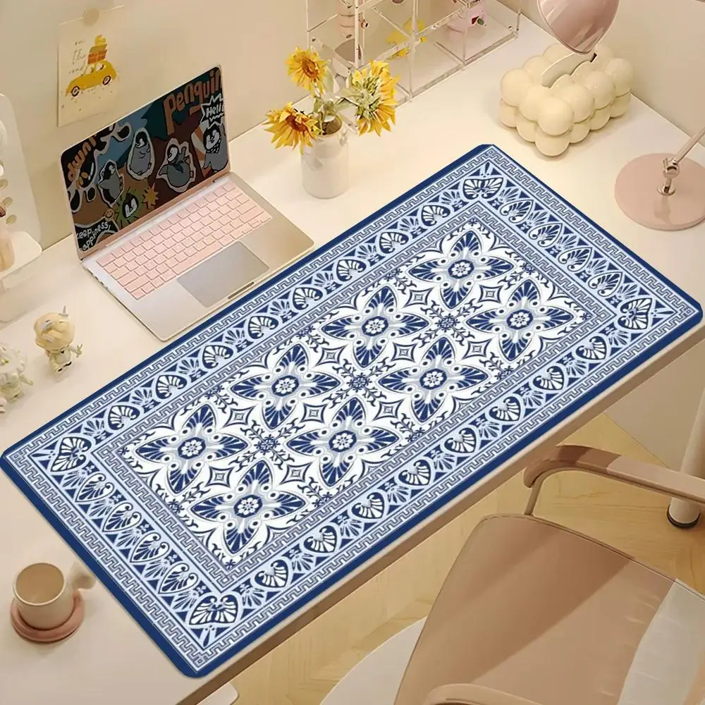 Red Black Vintage Carpet Table Mat Thick Rubber Smooth Glide Mouse Pad For Warm Office Decor