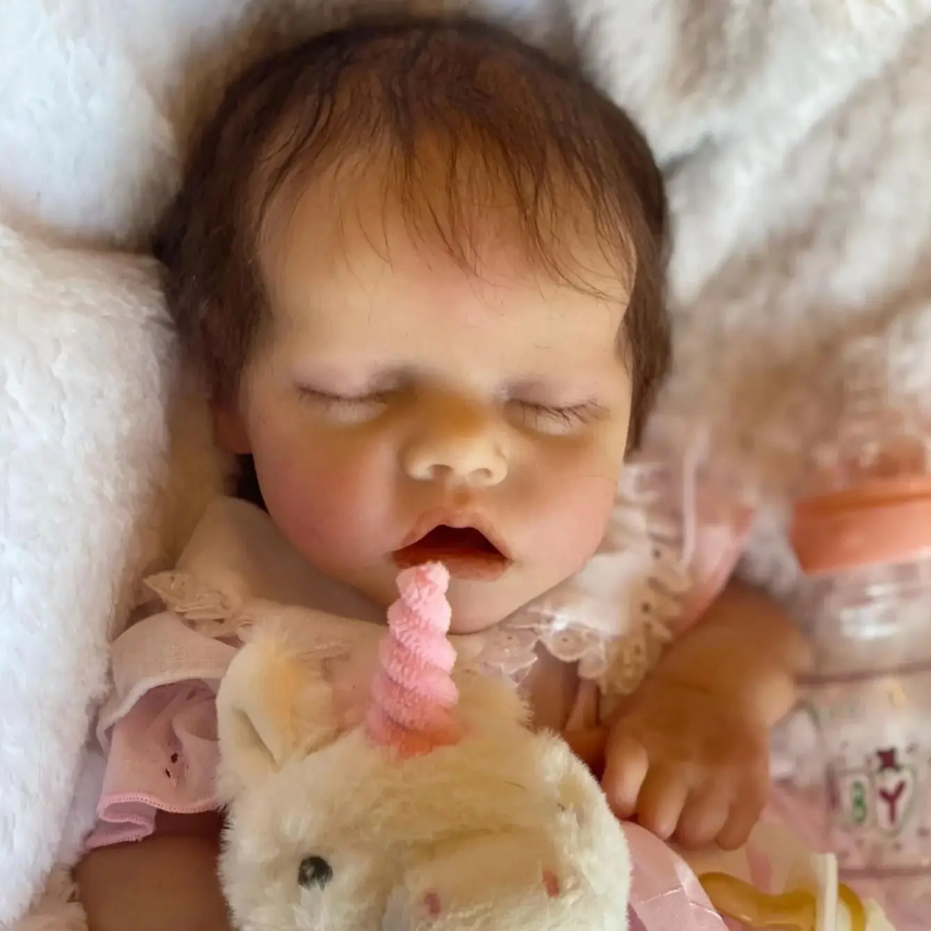 18-Zoll-Silikon-Zwillinge, ein Mädchen, weiche Haptik, wiedergeborene Babypuppe, Bebe wiedergeboren, mit verwurzeltem Haar (Kleidung zufällig)