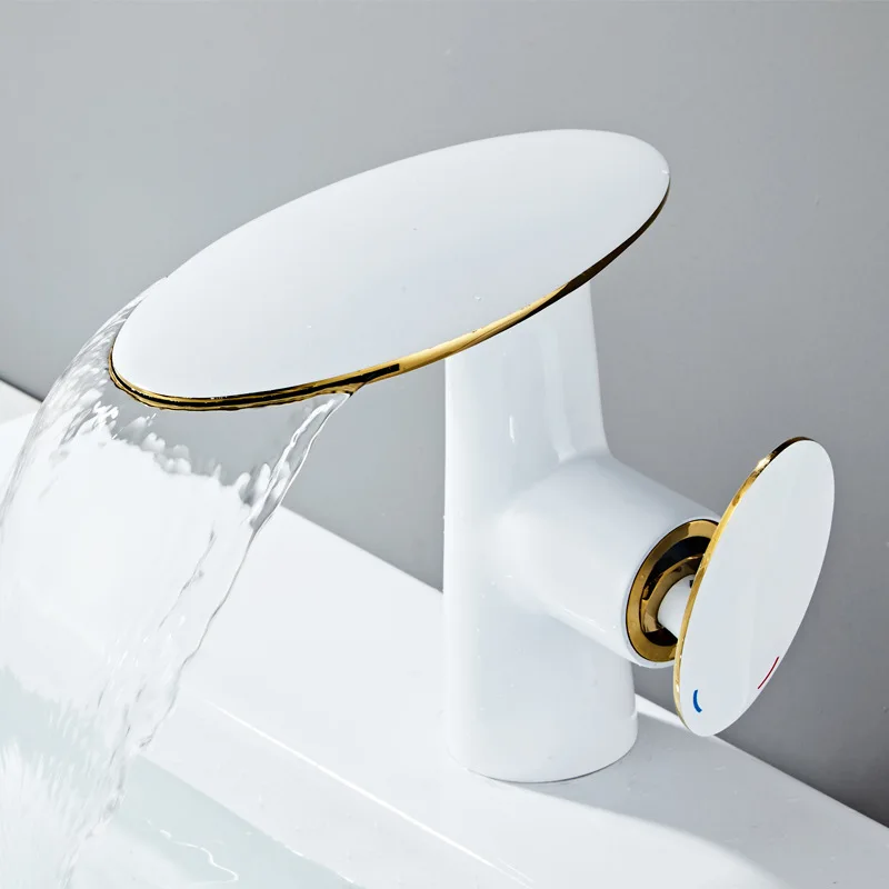 Estilo de cascada minimalista blanco, arte creativo de baño totalmente de cobre, grifo monotero frío y caliente