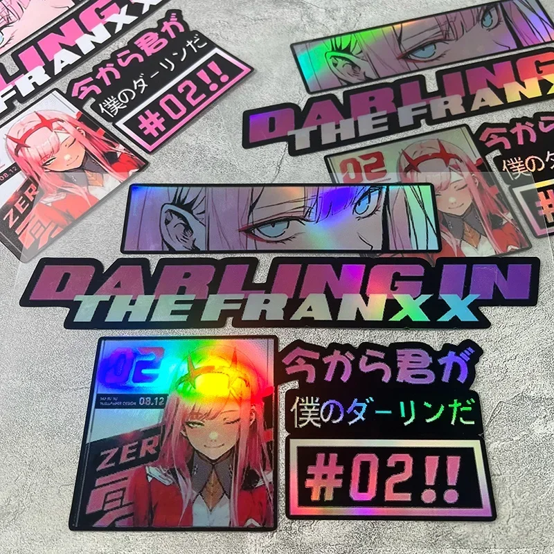 1セットのファッショナブルな「ダーリン・イン・ザ・フランキス」車用ステッカー、ゼロツーをテーマにした車用デカール、アニメの雰囲気を車に加えるのに最適です。