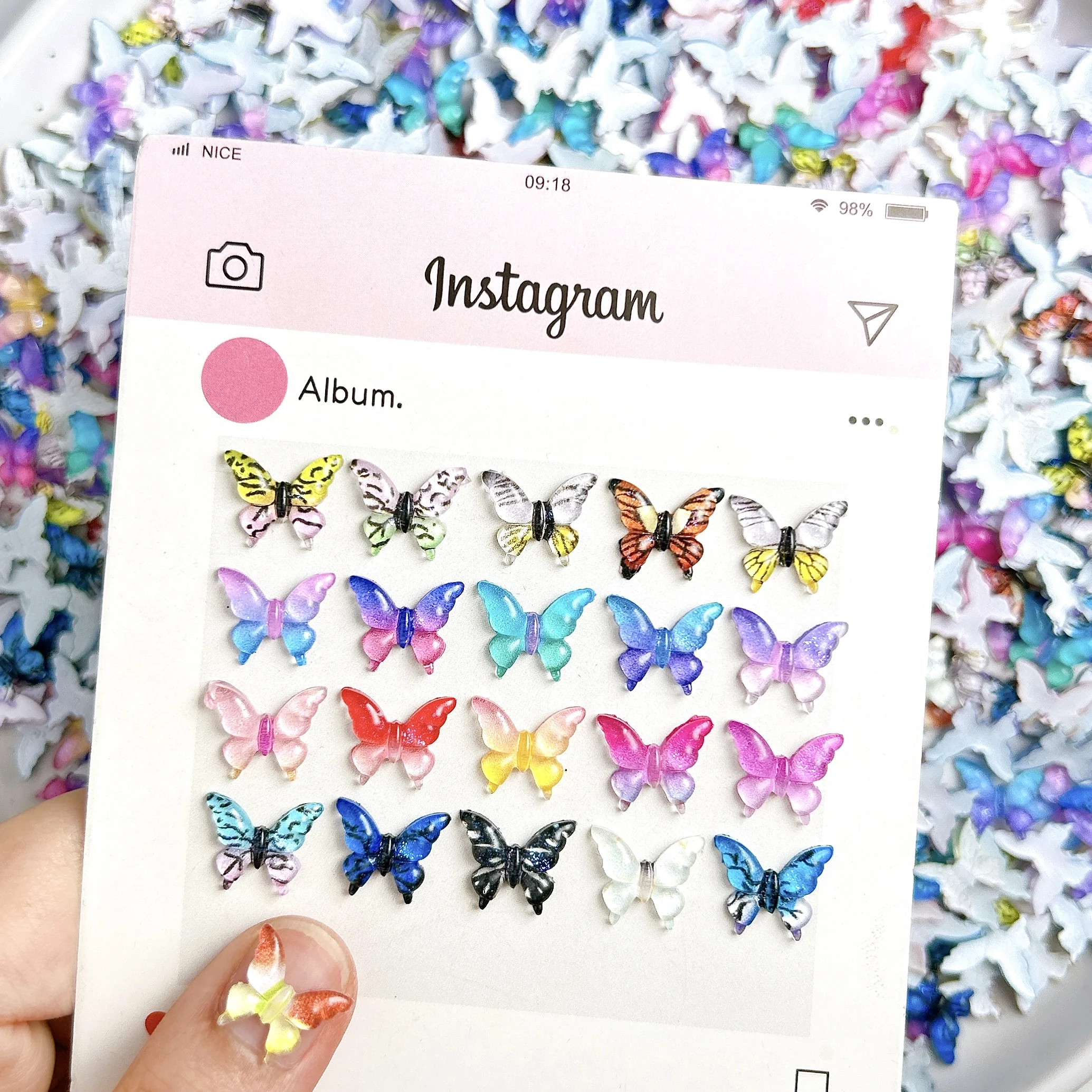 50 pezzi di colori multipli simulati farfalla a strisce decorazioni per unghie artistiche 3D creativi traslucidi farfalla resina pendenti per unghie fai da te