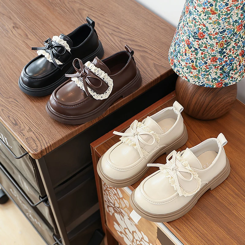 

Модные детские кожаные туфли 2026 года: милые лоферы на платформе с кружевной отделкой и бантом для девочек, для свадеб и торжеств, в стиле принцессы