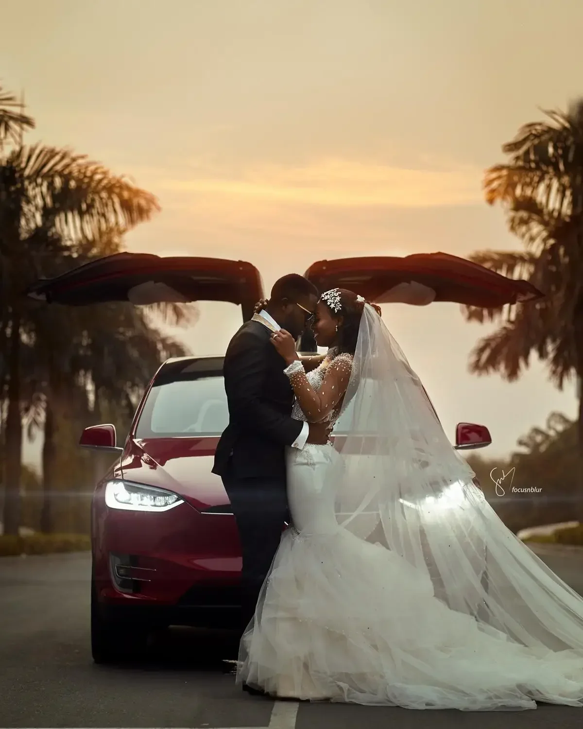 Maßgeschneidertes Hochzeitskleid mit hohem Kragen und durchsichtigem Perlenkristallen Robe De Mariee Garden Mermaid Full Sleeves Brautkleid