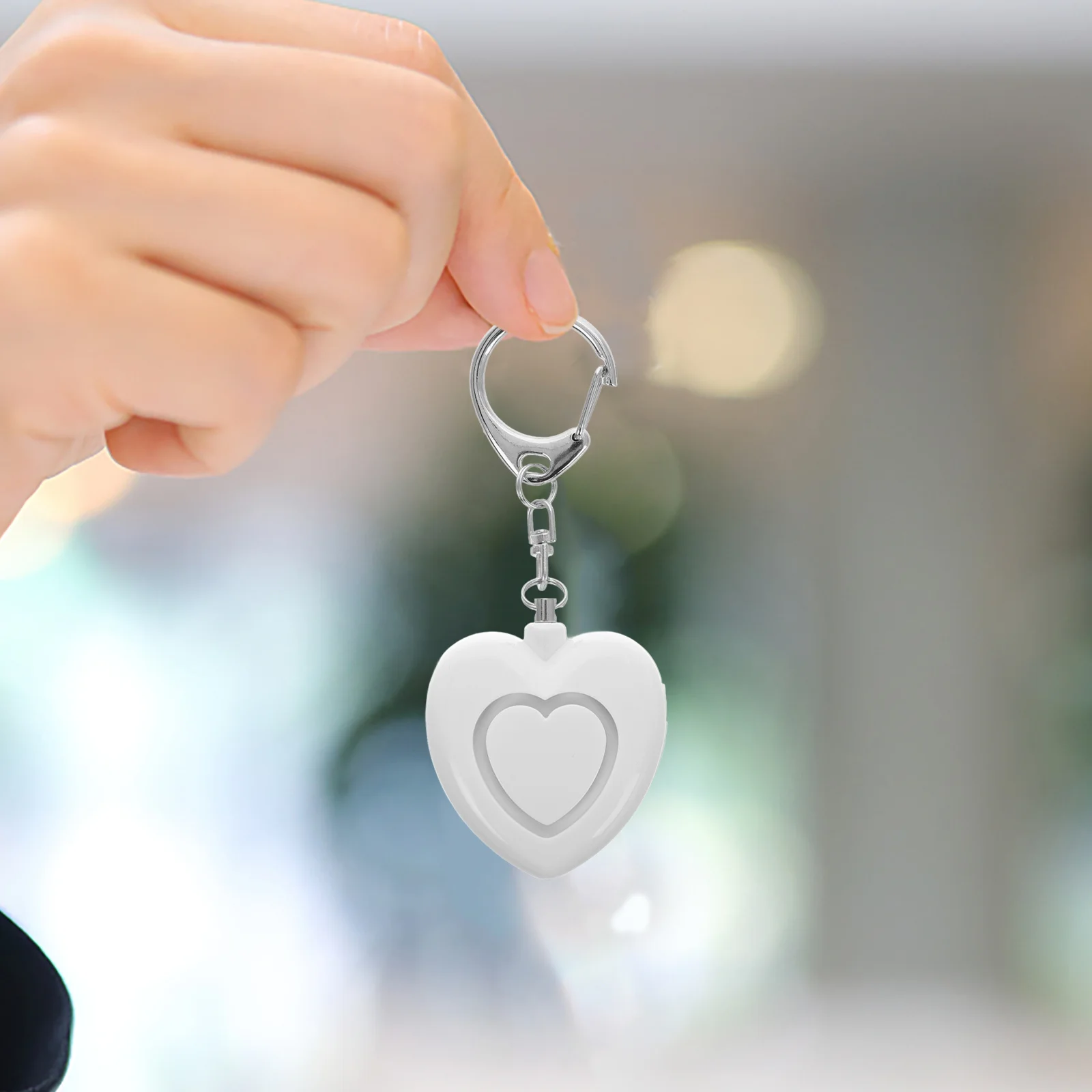 سلسلة مفاتيح منبه للنساء، جهاز أمان شخصي على شكل قلب، صفارة إنذار عالية، حلقة مفاتيح للطوارئ، مقاومة للماء وقابلة لإعادة الاستخدام #4