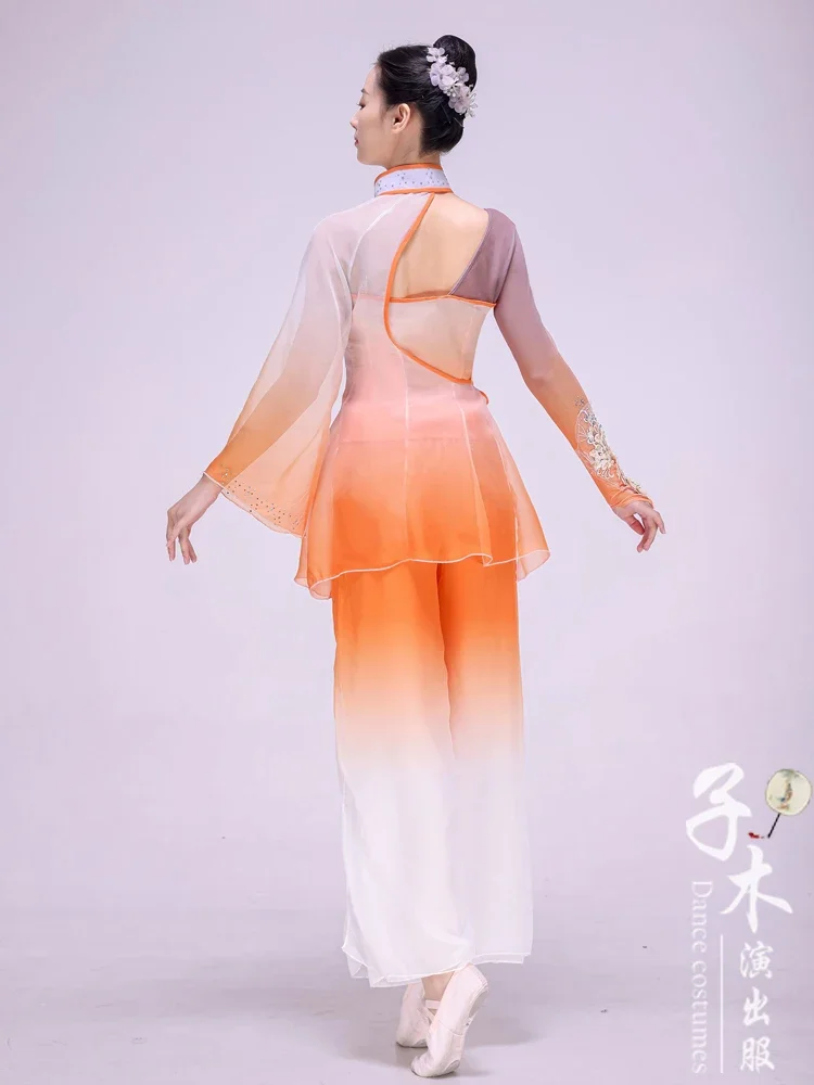 Vêtements d'entraînement de danse chinoise pour femmes, costume de danse classique, costume de performance flottant pour femmes, costume d'éventail Yangge, nouveau