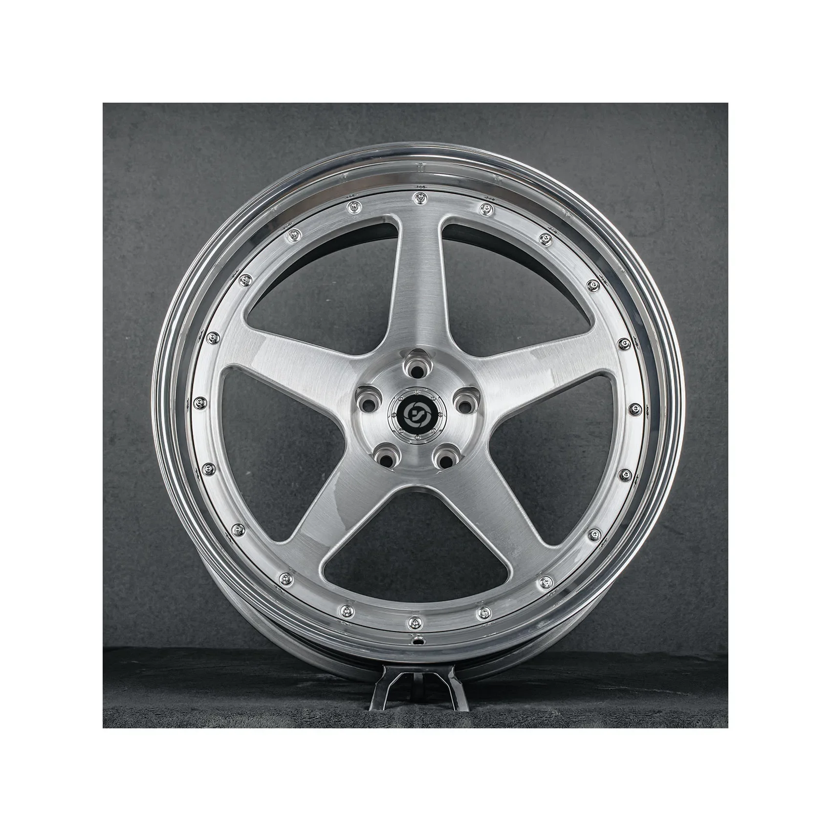 Customized Outstanding Quality 18 inch to 23 inch 12000 ton two piece forged wheel Fine polishing color+aluminum plate cover