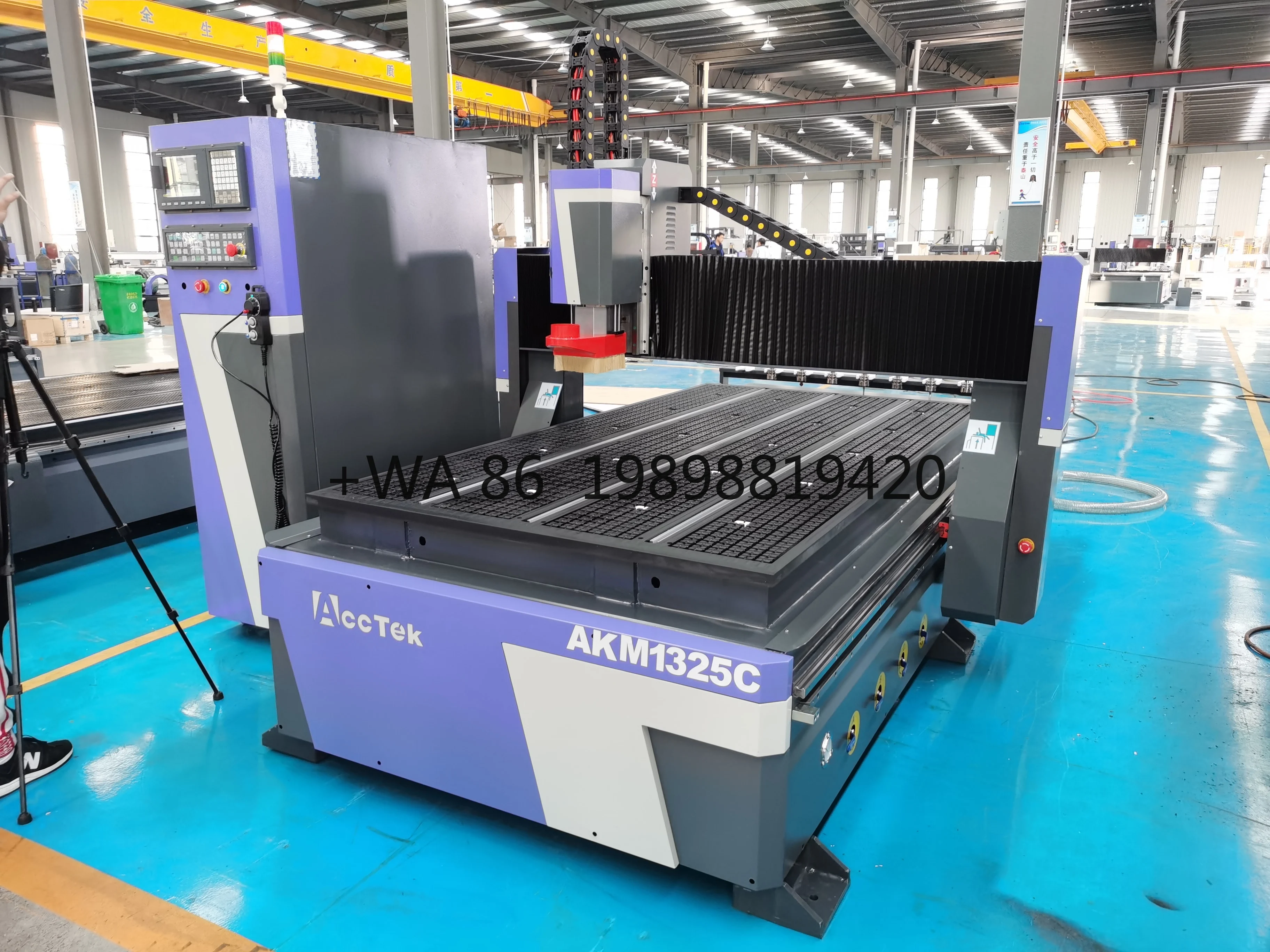 Wood Panel Nesting Door Carving Furniture Engraving Featuring Gear Motor Pump Engine 1325 Auto Tool Changer CNC Router  for
