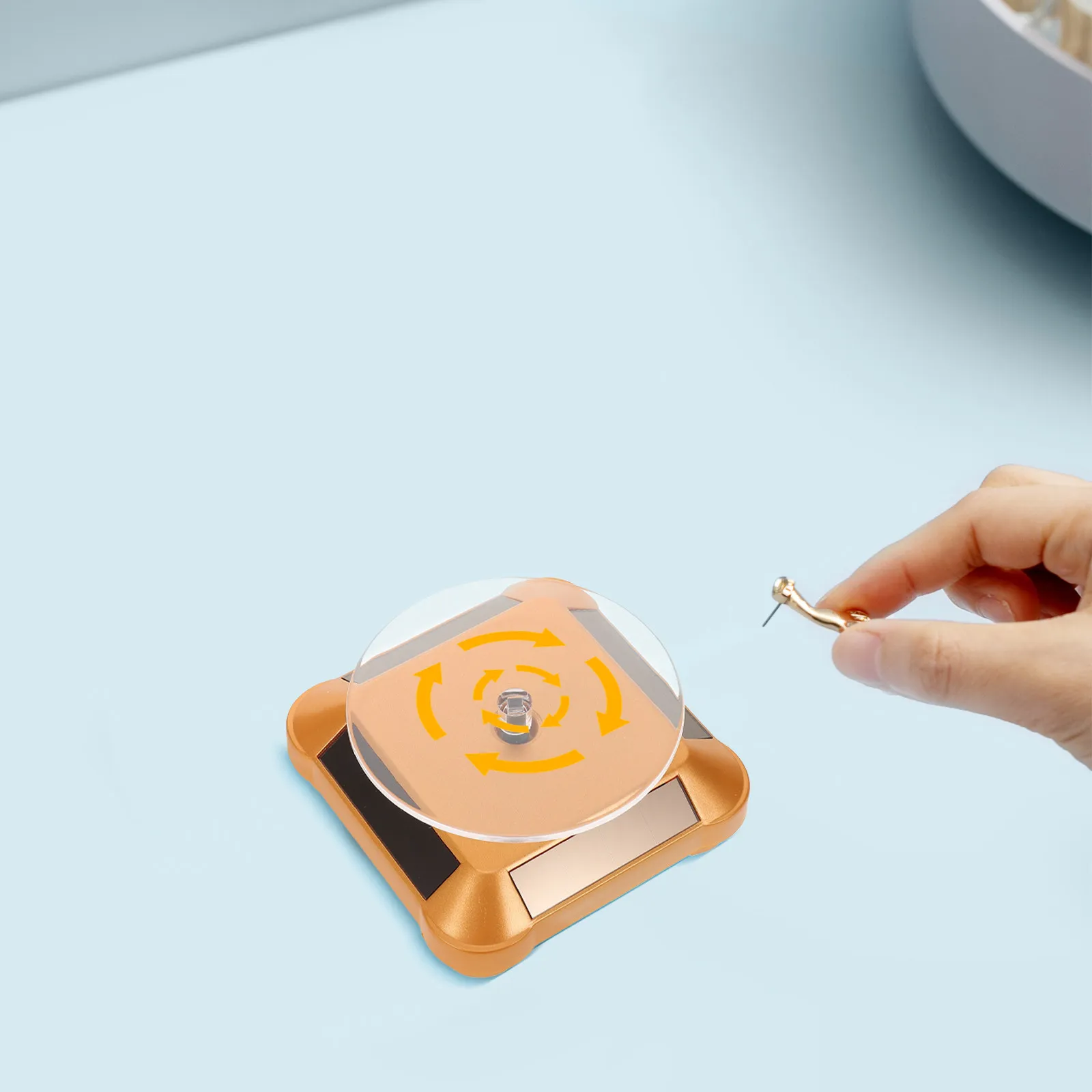 

Solar Powered Rotating Display Stand Automatic Motorized Jewelry Turntable Display for Digital Products Rotating Base