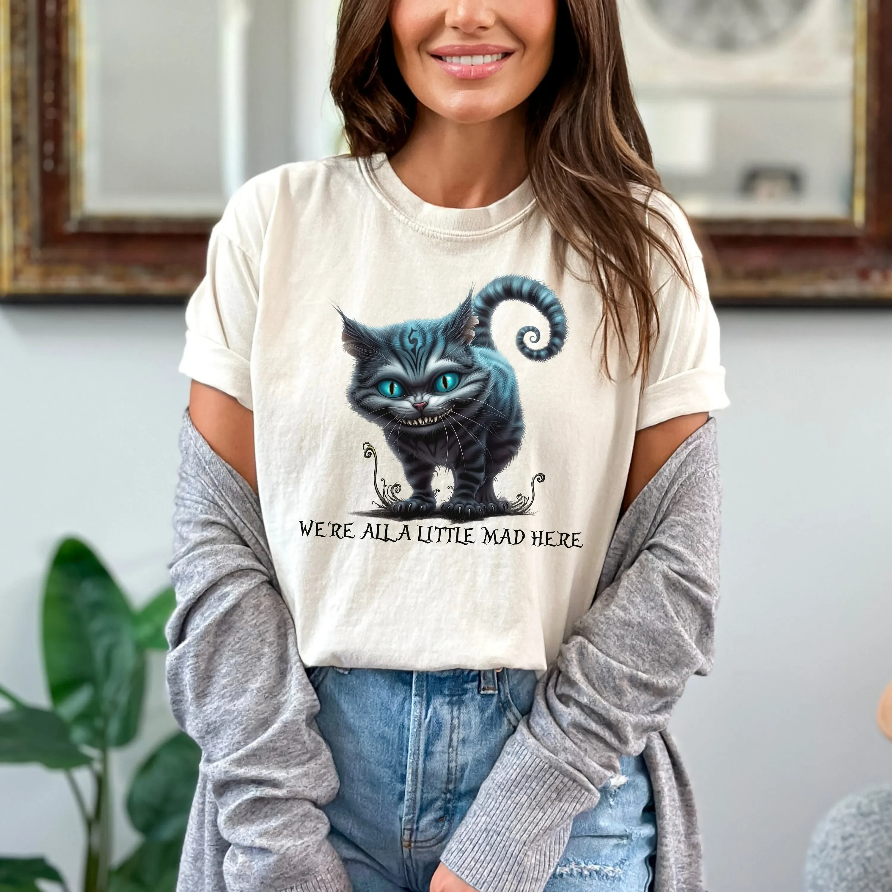 T-shirt inspiré de Cheshire Alive In Wonderland, citation pour les amoureux des livres, chat Alice, film
